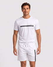 Ensemble t-shirt à rayures horizontales et short, porté