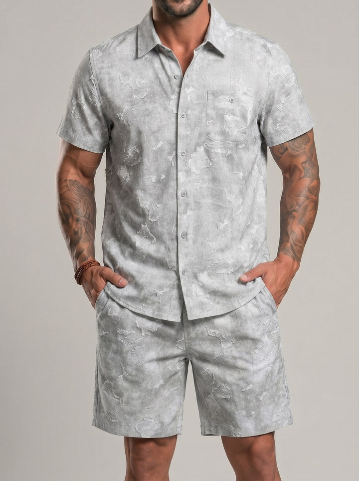 Ensemble chemise et short gris, vue portée de face