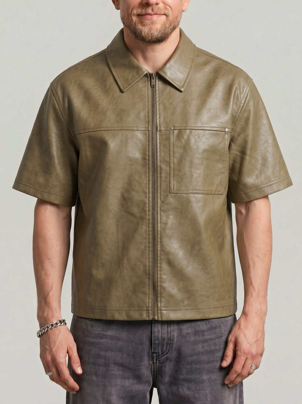 Chemise zippée kaki, vue portée de face