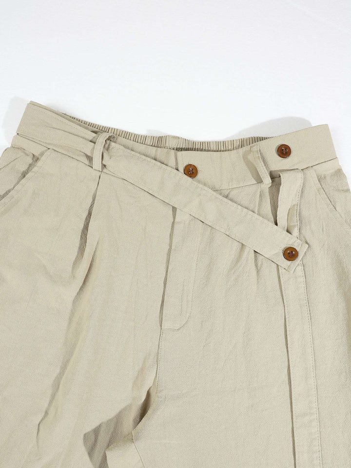 Pantalon coupe ample beige, détail de la ceinture