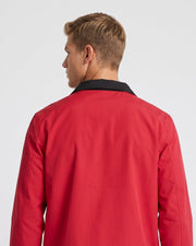 Veste courte zippée rouge à col noir, vue portée de dos