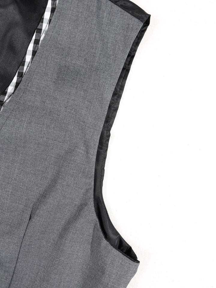 Gilet croisé à col V gris — détail de l’emmanchure