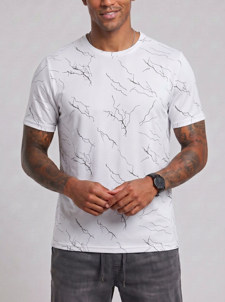 T-shirt col rond à motif marbré, porté