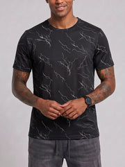 T-shirt col rond à motif marbré, porté