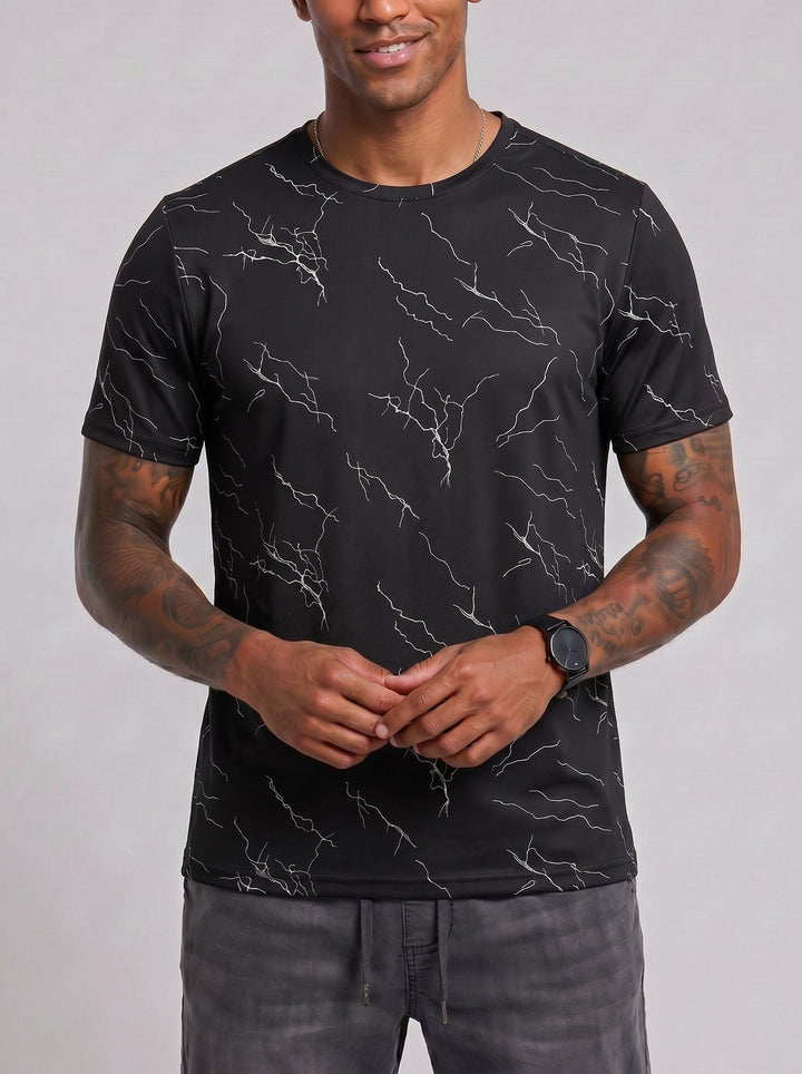 T-shirt col rond à motif marbré, porté