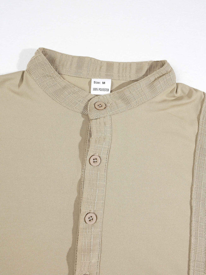 Haut à petit col beige, détail du col