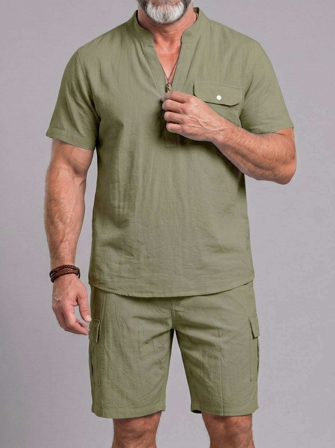 Ensemble chemise col montant et short, porté