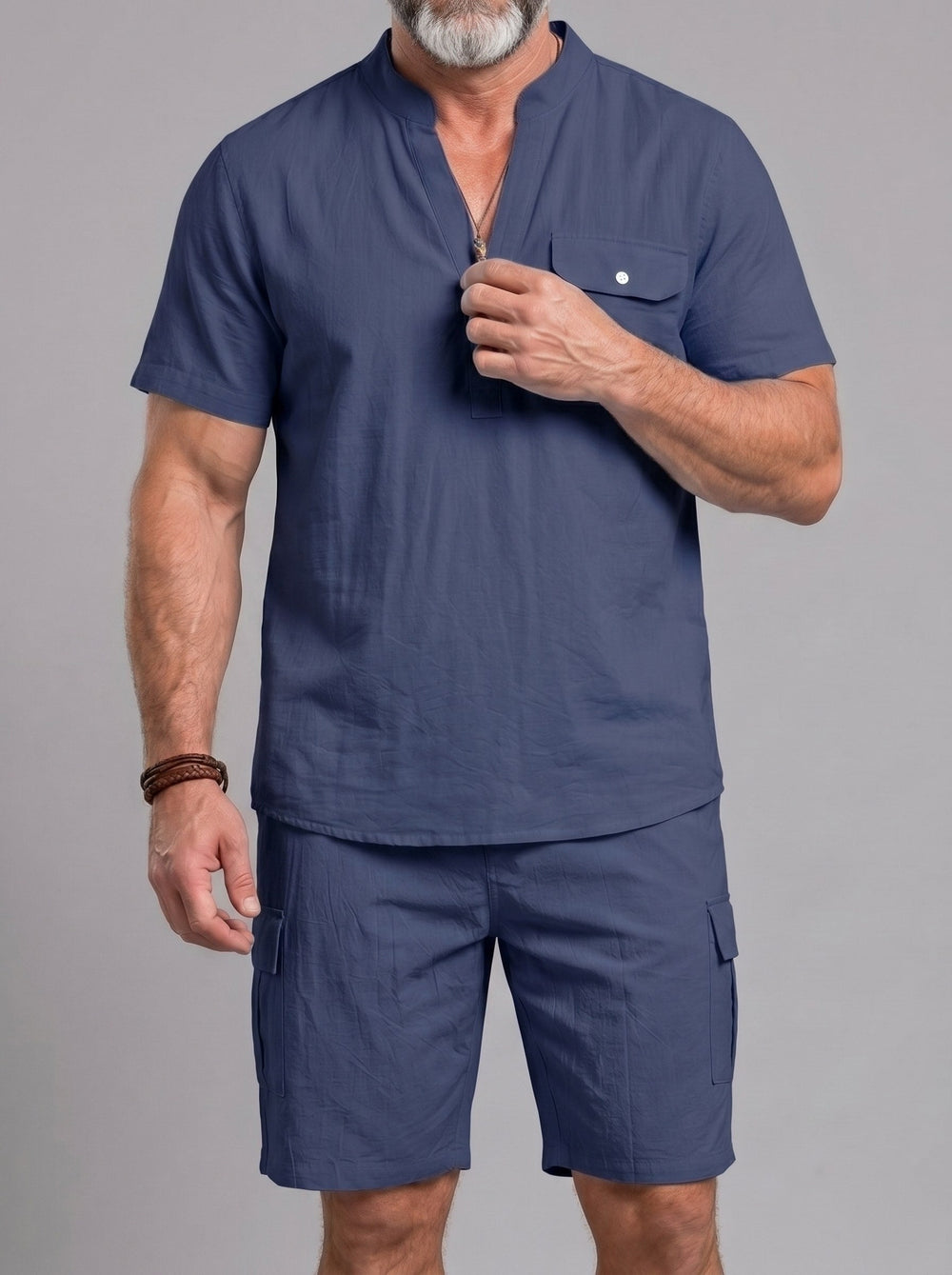 Ensemble chemise col montant et short, porté