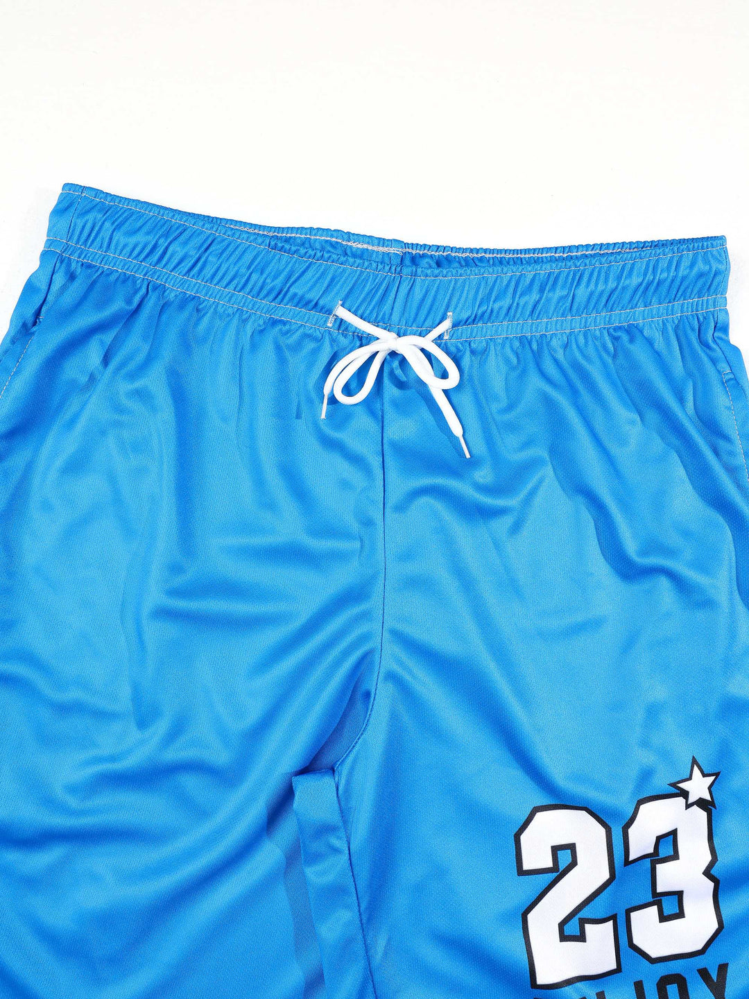 Ensemble coordonné bleu, détail du short