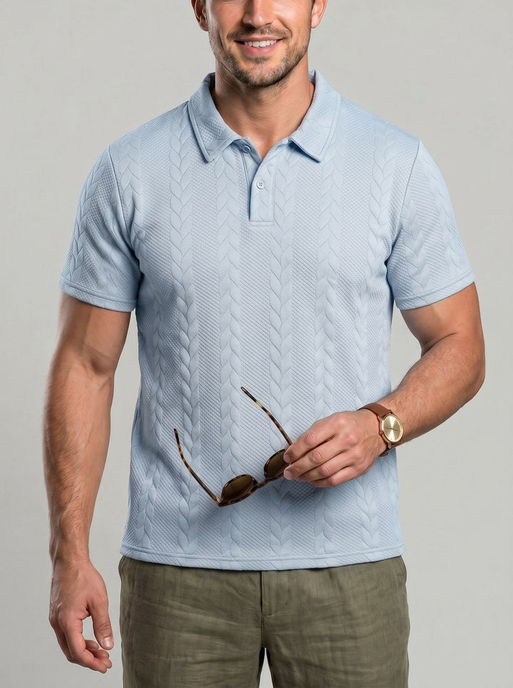 Polo en maille texturée — vue de trois-quarts