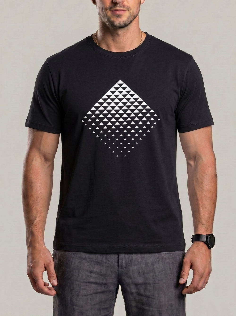 T-shirt à imprimé géométrique noir, vue portée de face