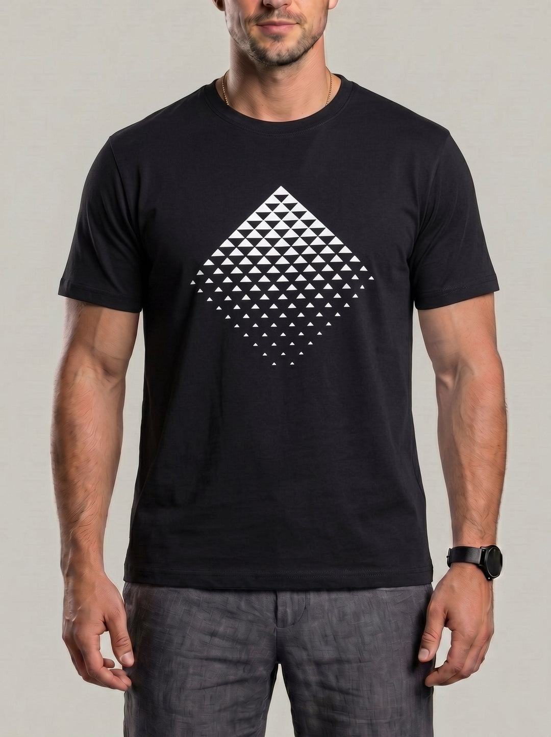 T-shirt à imprimé géométrique noir, vue portée de face