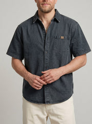 Surchemise en denim d’esprit rétro — vue portée de face, plan taille