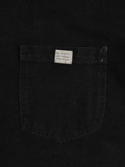 Surchemise en denim d’esprit rétro noir — gros plan poche de poitrine et tissu