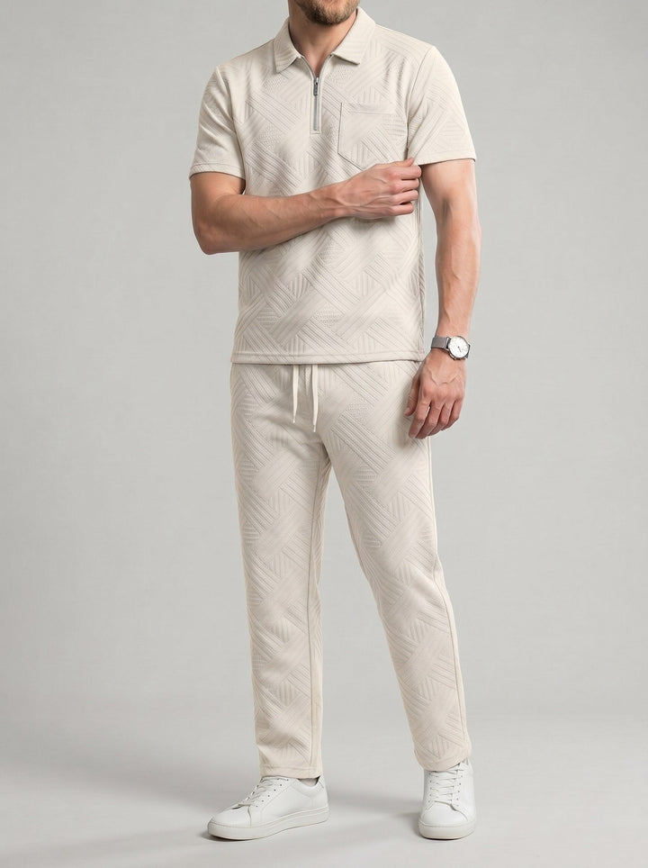 Tenue polo et pantalon beige, vue portée de face