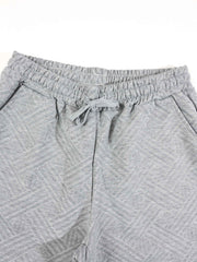 Tenue polo et pantalon gris, détail de la taille