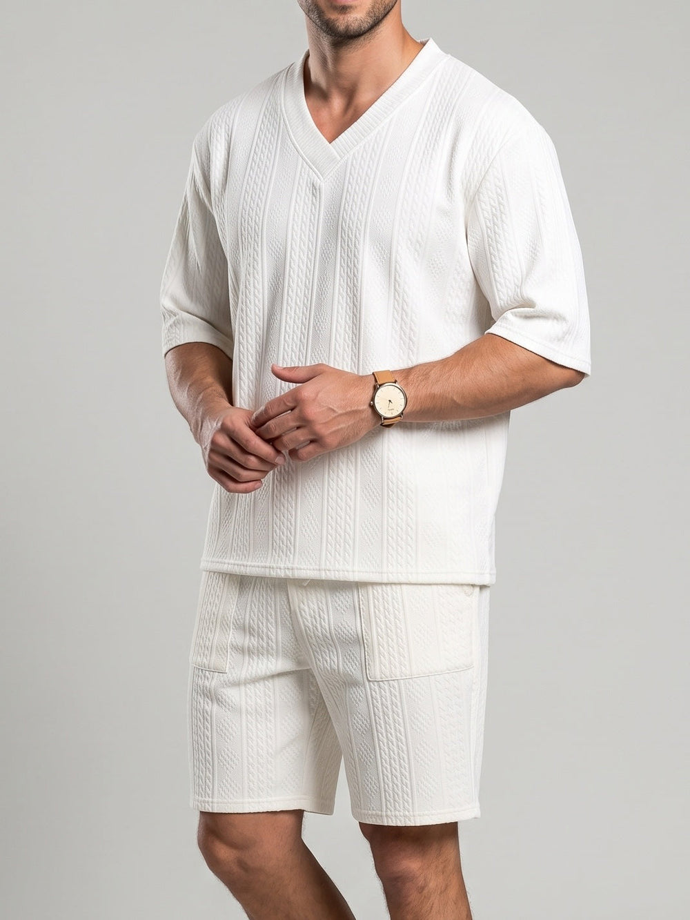 Ensemble col V et short, porté