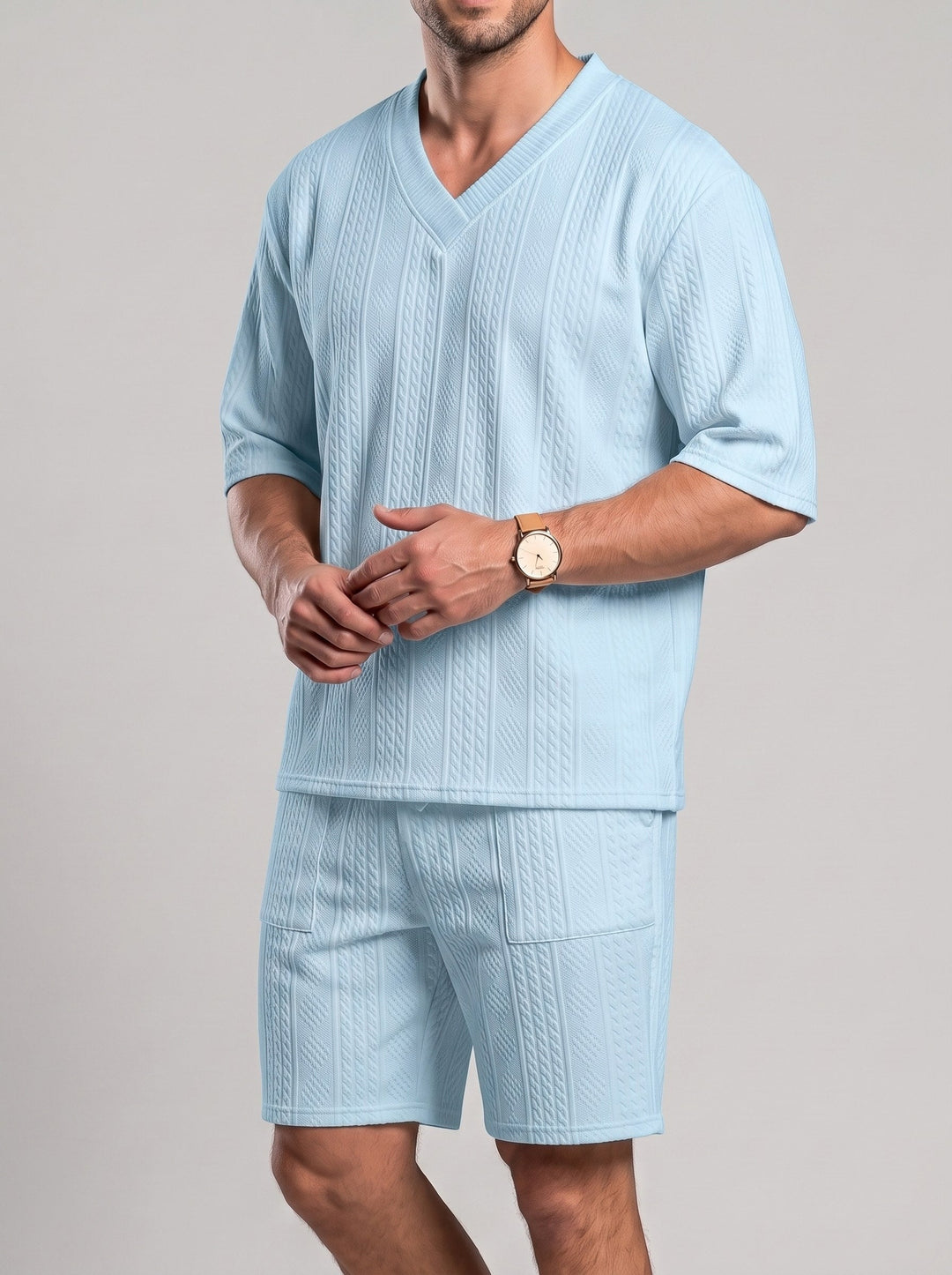 Ensemble col V et short, porté