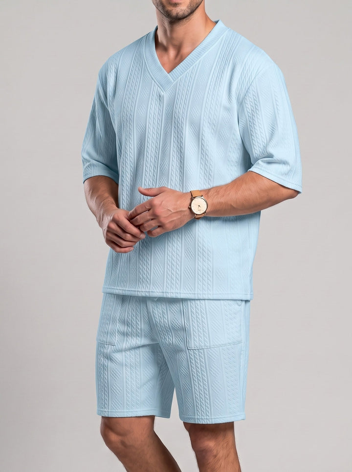 Ensemble col V et short, porté
