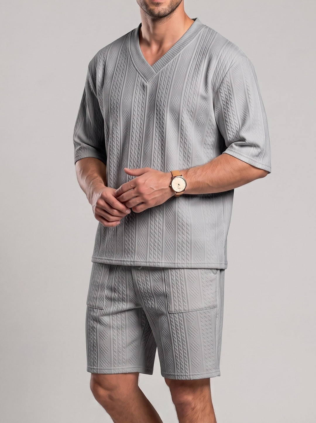 Ensemble col V et short, porté