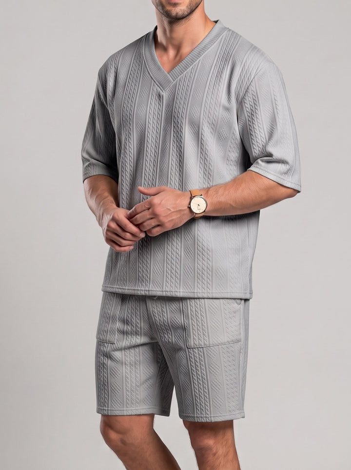 Ensemble col V et short, porté