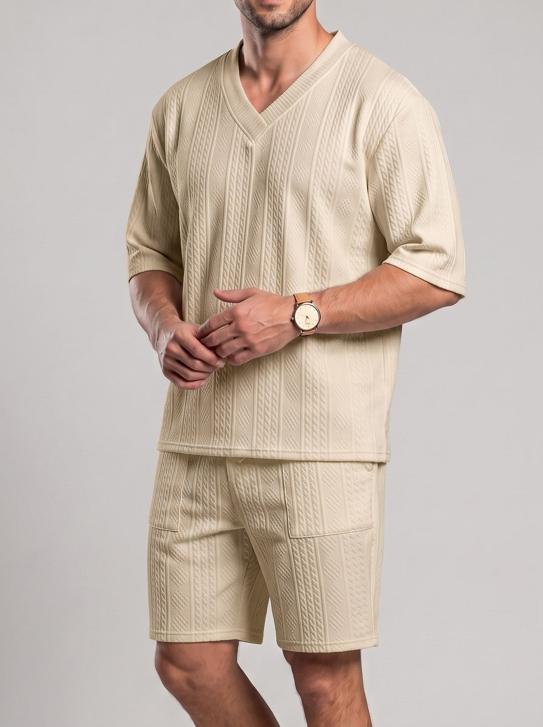 Ensemble col V et short, porté