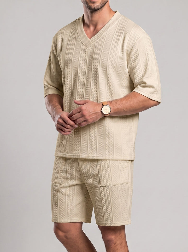 Ensemble col V et short, porté