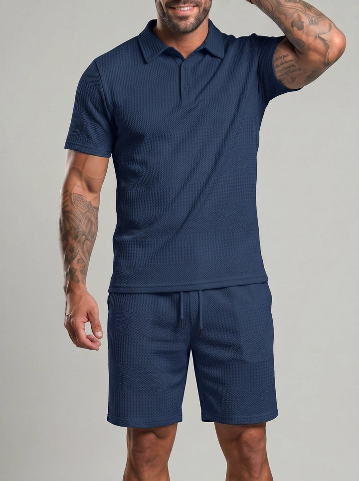 Tenue polo et short à cordon, porté