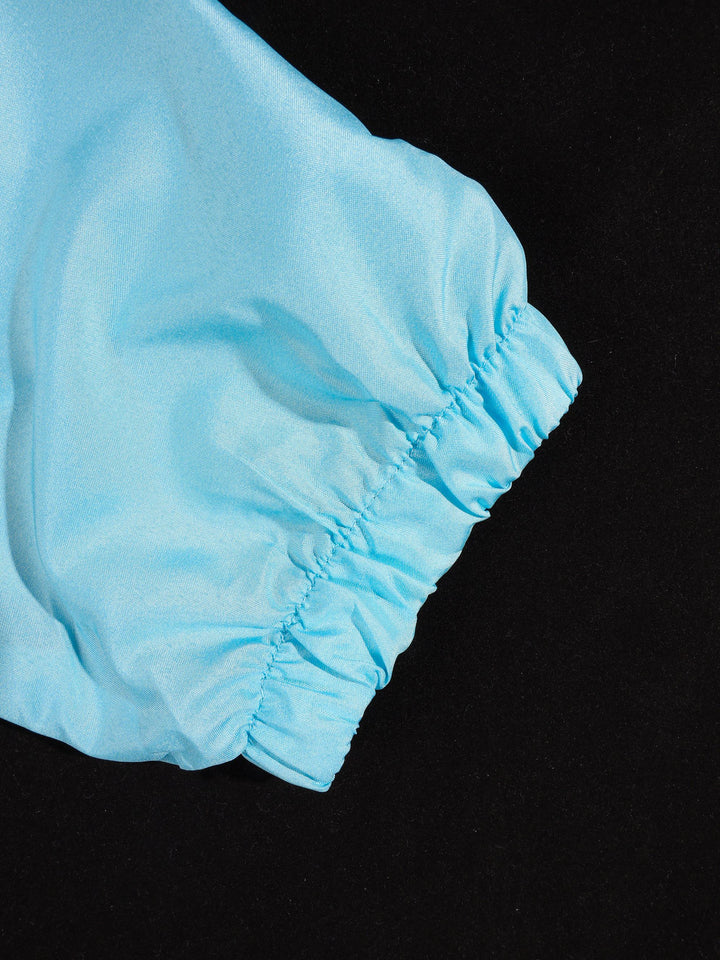 Veste d'été dégradée bleue, détail du poignet