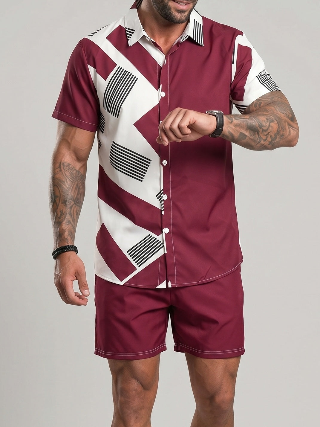 Ensemble à motifs géométriques bordeaux, vue portée de face