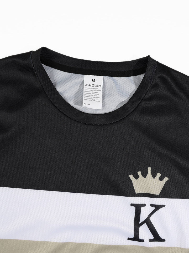 Ensemble t-shirt couronne et short noir, blanc et beige, détail de l'encolure