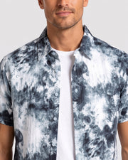 Ensemble chemise motif délavé — gros plan col et patte de boutonnage