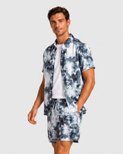 Ensemble chemise motif délavé — vue portée ouverte sur t-shirt blanc
