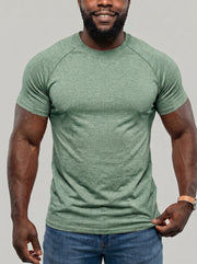 T-shirt à col rond vert, vue portée de face