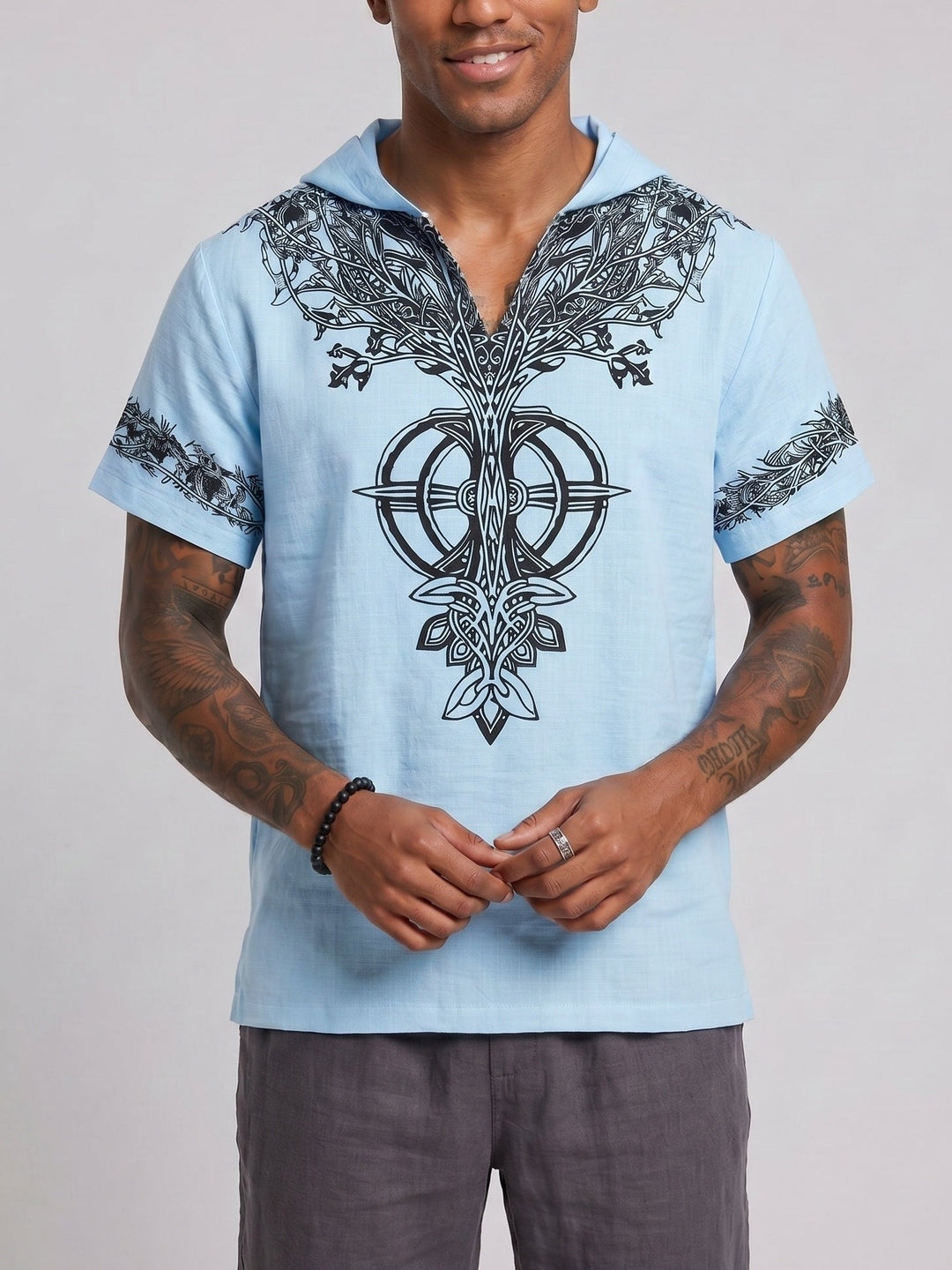 T-shirt à capuche et col V bleu clair — vue de face