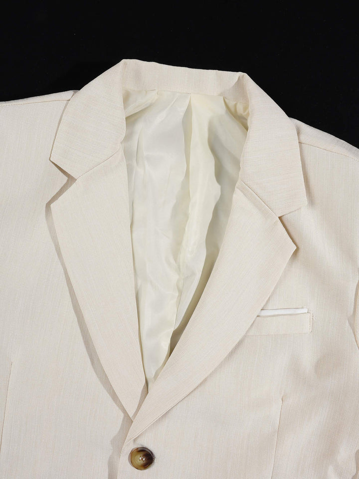 Ensemble blazer et short beige, détail du revers