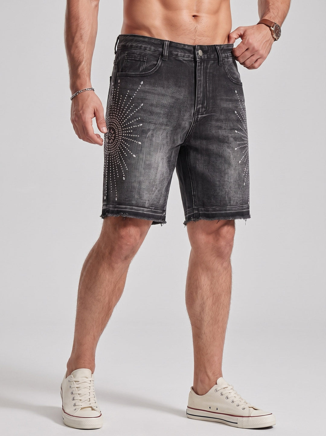 Short noir orné de strass — vue principale du produit.