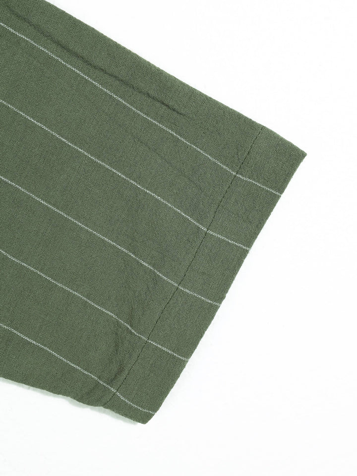 Chemise à capuche et fines rayures — détail de la matière
