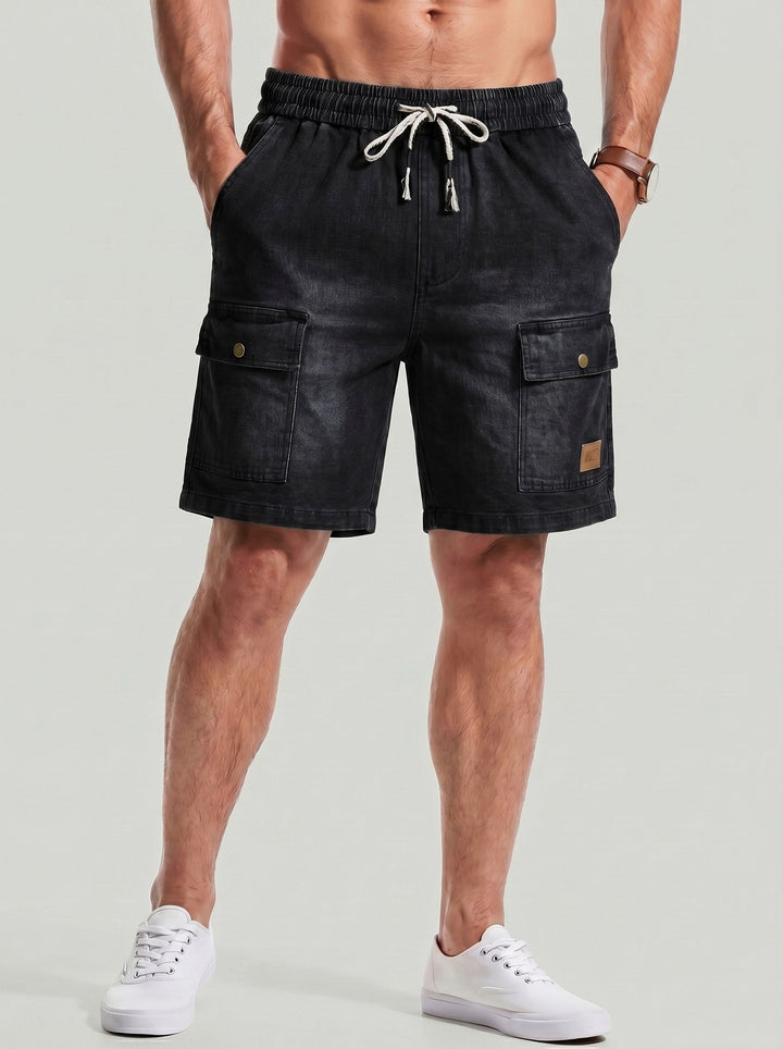 Short délavé utilitaire noir, vue portée de face