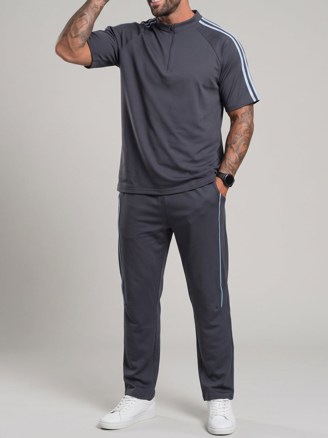 Ensemble haut manches courtes et pantalon, porté