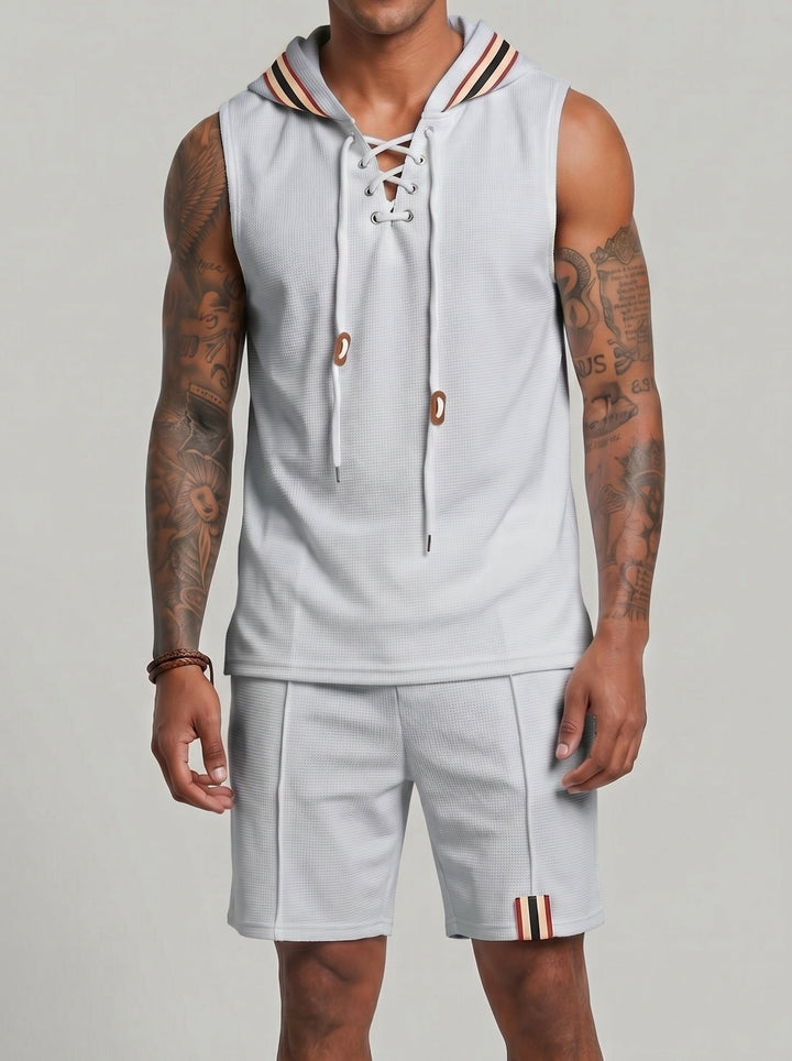 Ensemble gilet à capuche et short, porté