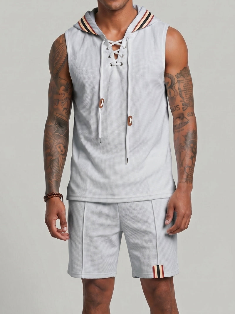 Ensemble gilet à capuche et short, porté