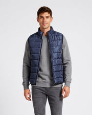 Gilet matelassé zippé sans manches bleu marine, vue portée de face