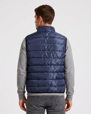Gilet matelassé zippé sans manches bleu marine, vue portée de dos