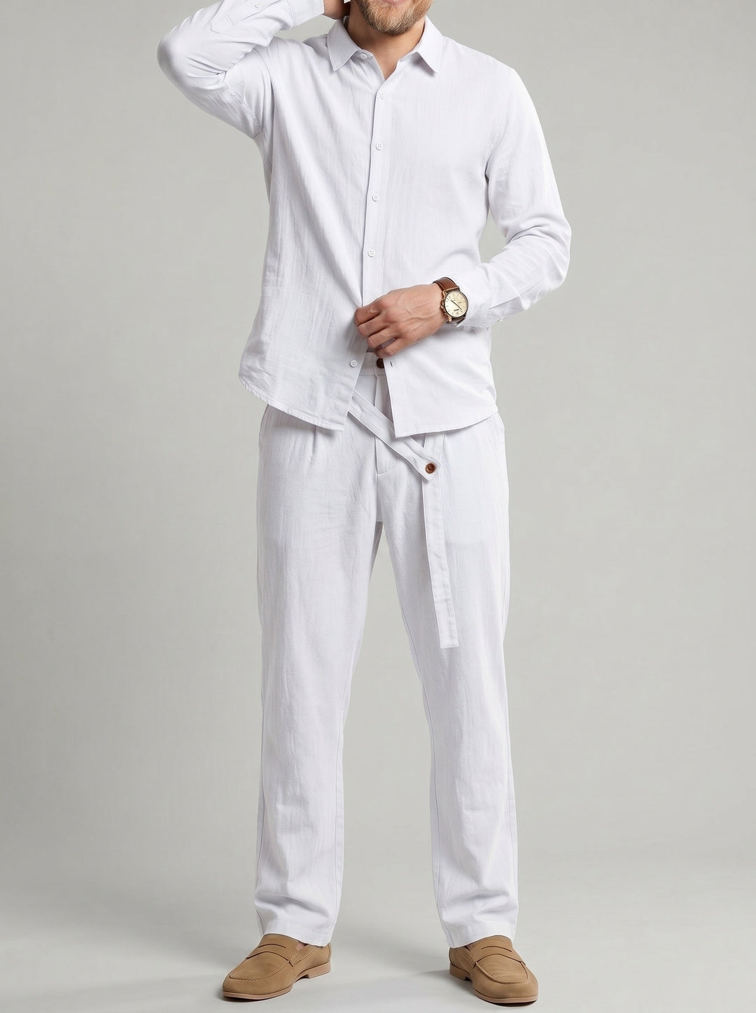 Ensemble chemise et pantalon coupe droite, porté
