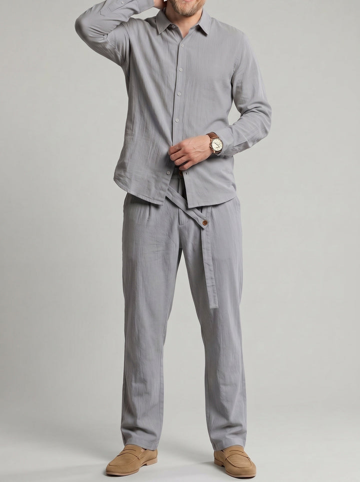 Ensemble chemise et pantalon coupe droite, porté