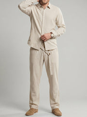 Ensemble chemise et pantalon coupe droite, porté