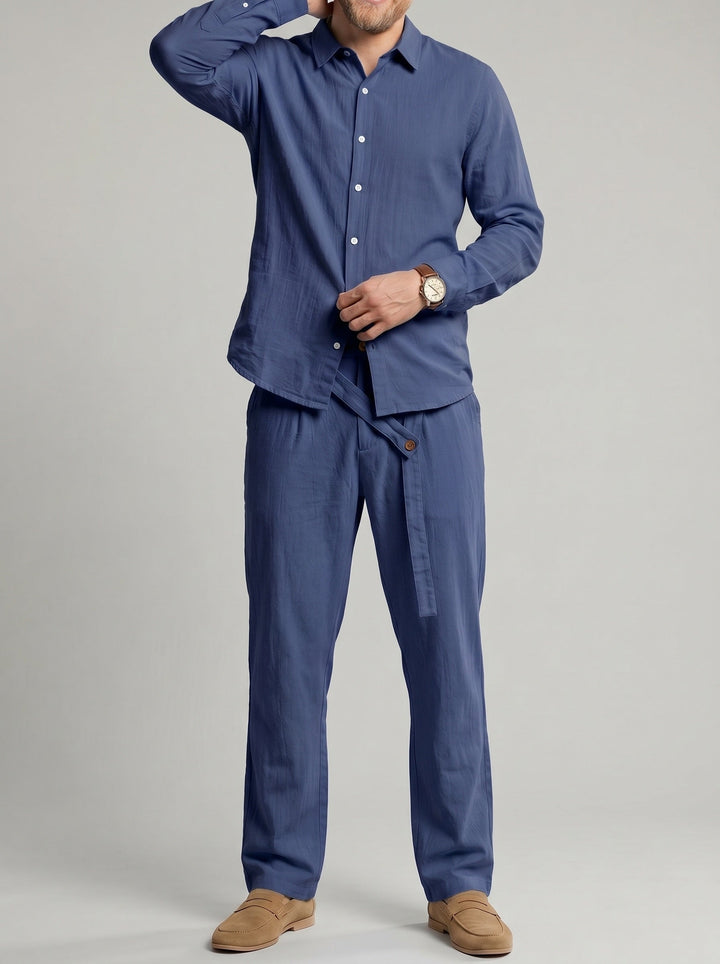 Ensemble chemise et pantalon coupe droite, porté