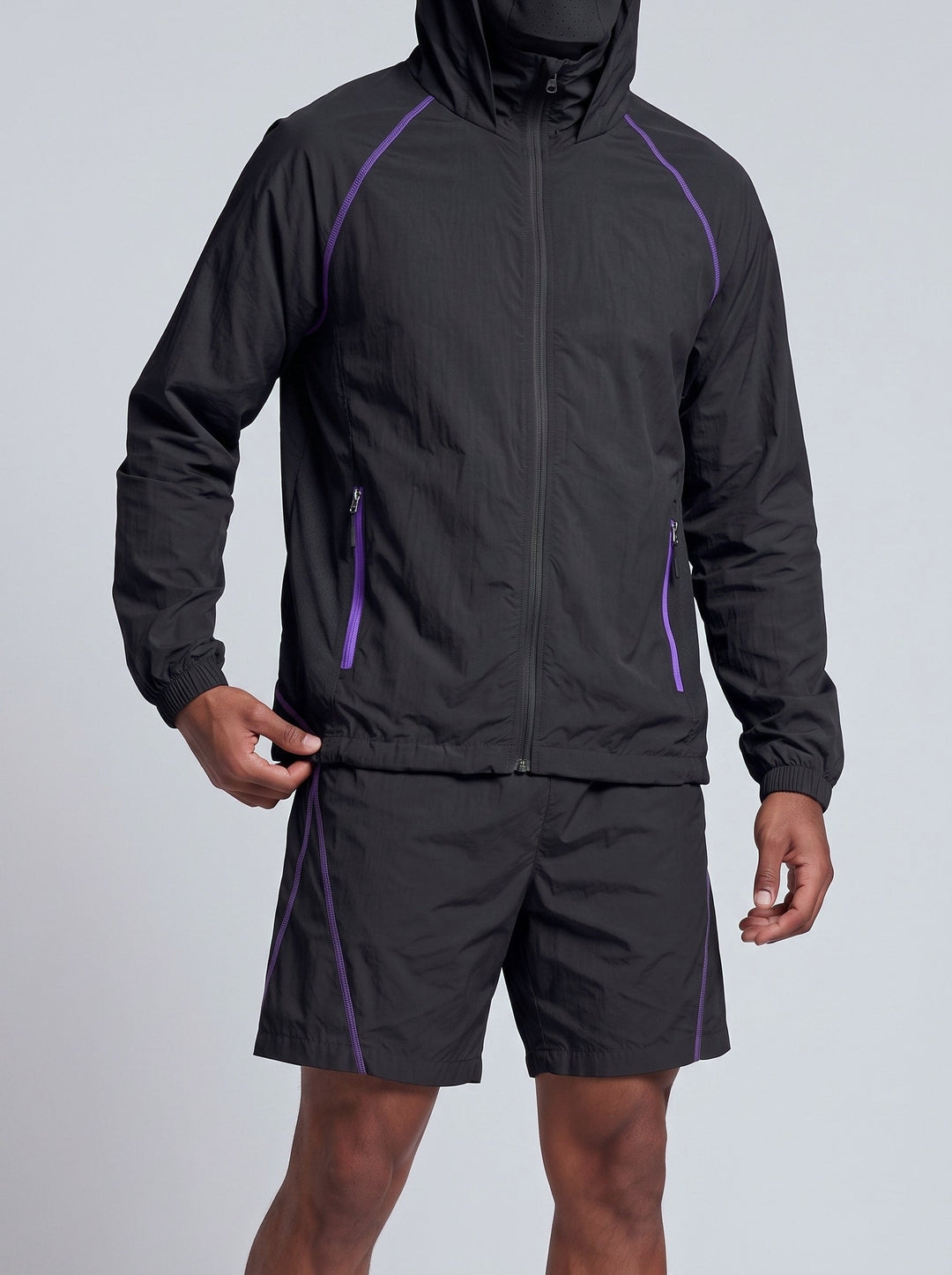 Ensemble veste à capuche et short, porté