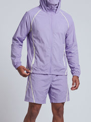 Ensemble veste à capuche et short, porté